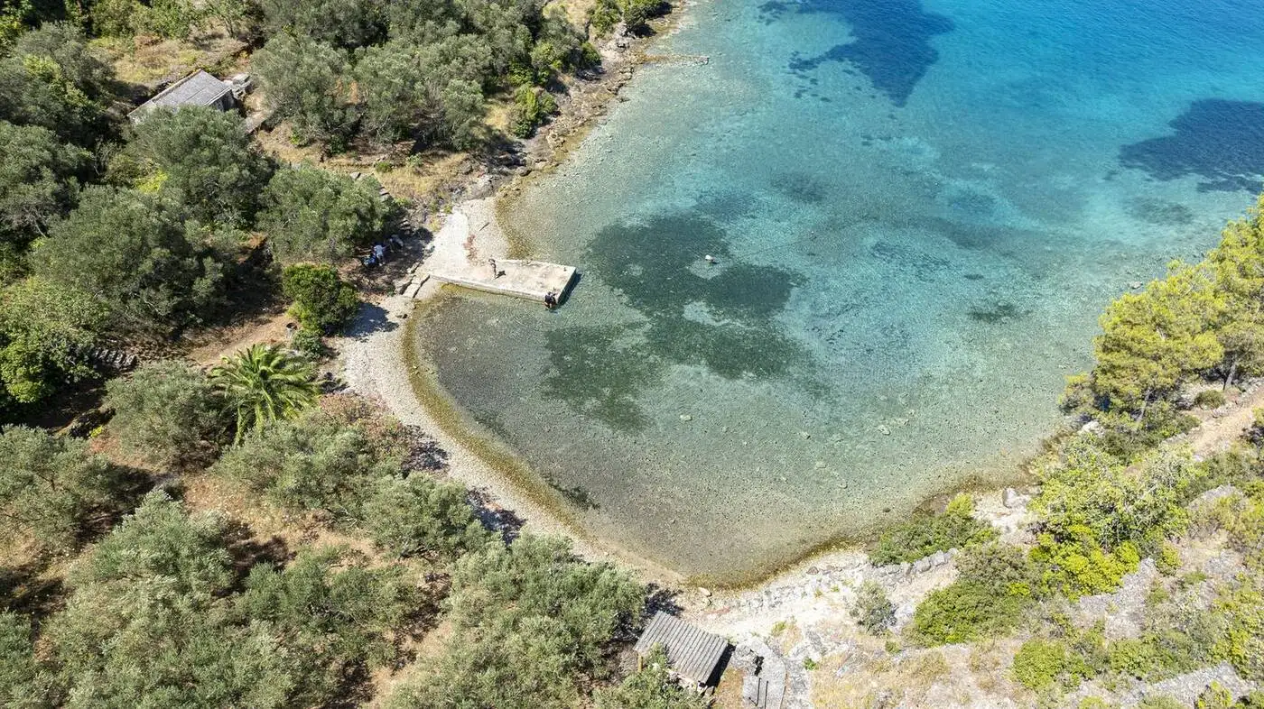 Plaža i tirkizno more ispred Ville Anita